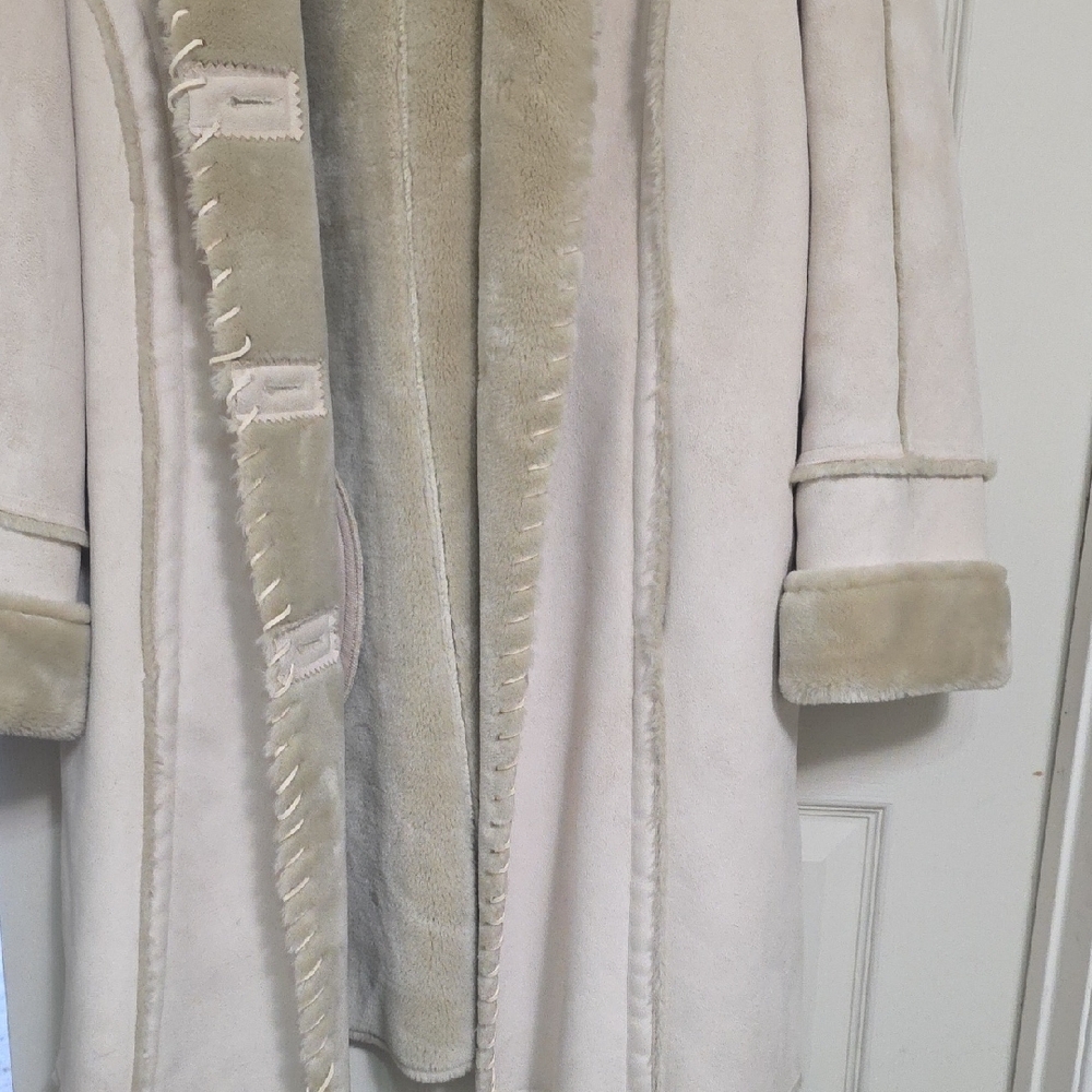 Elegant Cream Teddy Jacket for Women - Picture 5 of 12